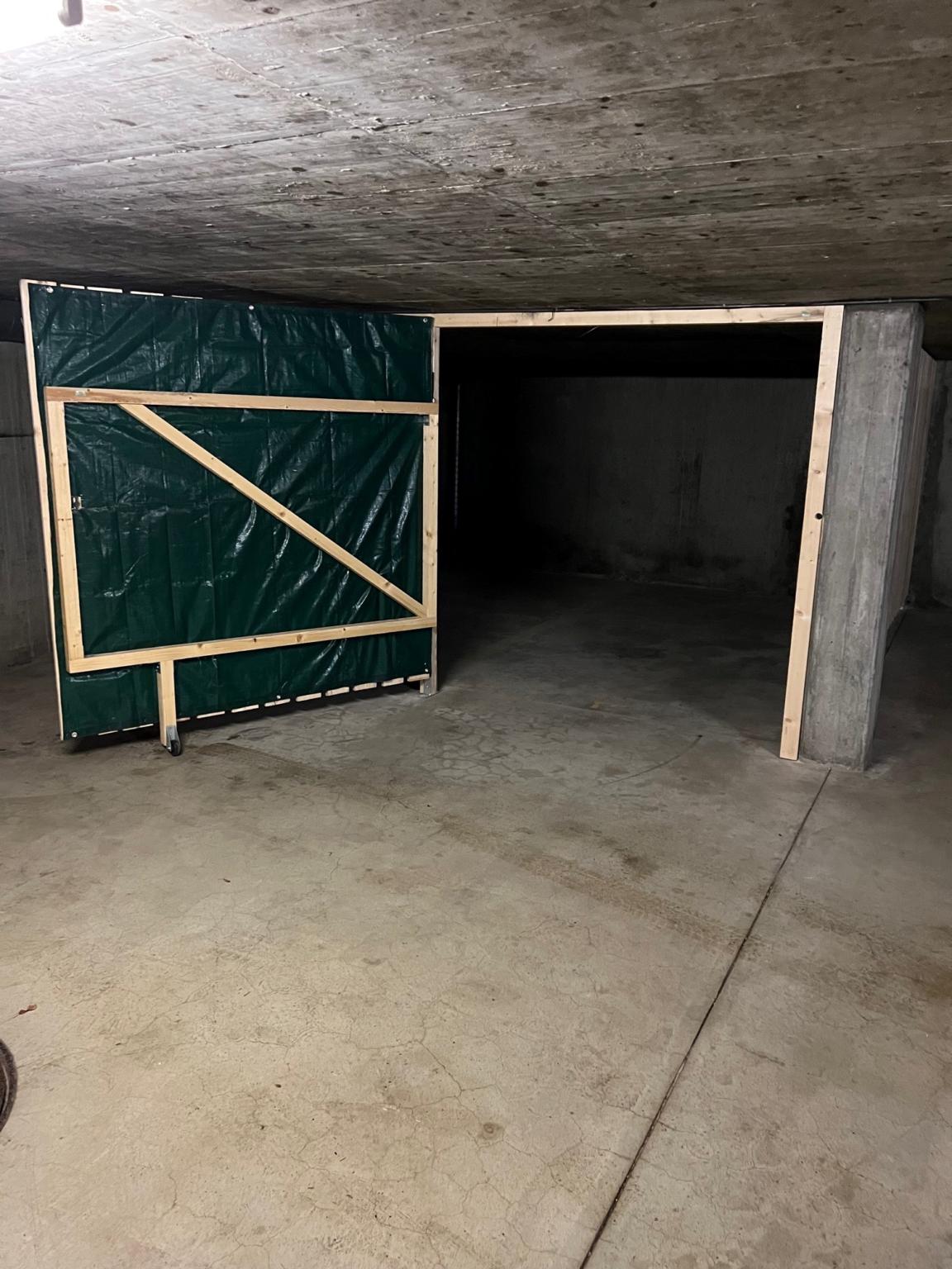 Place de parc fermée dans un garage souterrain