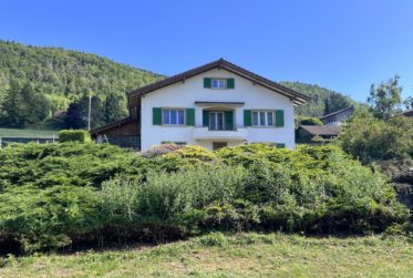 Grosszügiges Einfamilienhaus mit Wintergarten und Garage