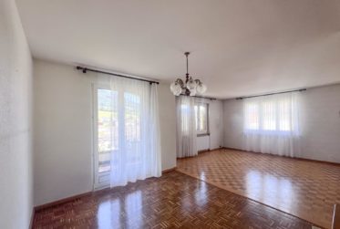 Grosszügiges Einfamilienhaus mit Wintergarten und Garage