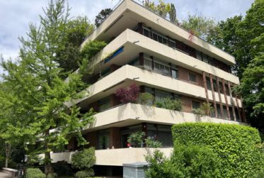 VERKAUF ALS BEWOHNTES LEIBRENTE-OBJEKT – Attikawohnung mit 5.5 Zimmern und grosser Terrasse