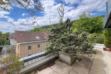 VERKAUF ALS BEWOHNTES LEIBRENTE-OBJEKT – Attikawohnung mit 5.5 Zimmern und grosser Terrasse