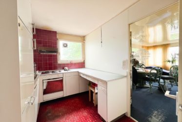 VERKAUF ALS BEWOHNTES LEIBRENTE-OBJEKT – Attikawohnung mit 5.5 Zimmern und grosser Terrasse