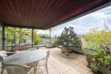 VERKAUF ALS BEWOHNTES LEIBRENTE-OBJEKT – Attikawohnung mit 5.5 Zimmern und grosser Terrasse