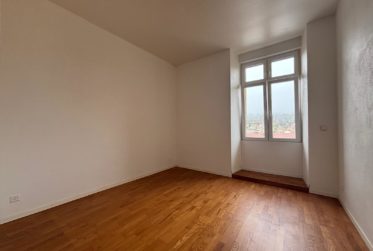 Appartement de 4 pièces, dans un quartier paisible et une vue imprenable