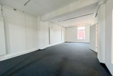 À louer – Spacieux local commercial moderne de 270 m²