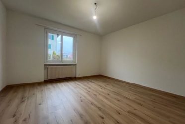 Zu vermieten in Büetigen: Renovierte 4,5-Zimmer-Wohnung, mit Garten