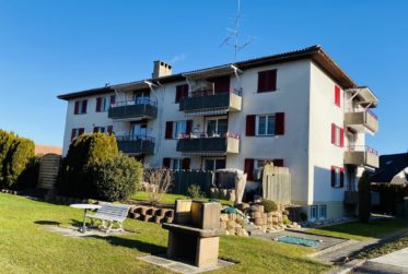 Zu vermieten in Büetigen: Renovierte 4,5-Zimmer-Wohnung, mit Garten