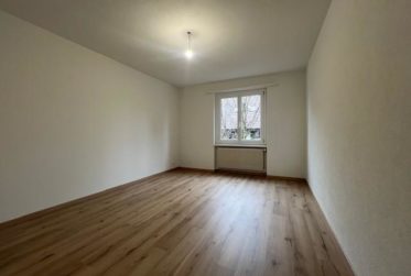 Zu vermieten in Büetigen: Renovierte 4,5-Zimmer-Wohnung, mit Garten