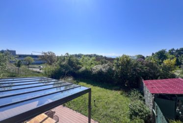 Doppeleinfamilienhaus oberhalb von Neuenburg