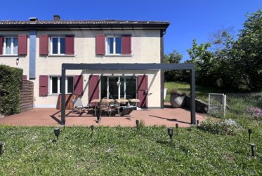 Doppeleinfamilienhaus oberhalb von Neuenburg