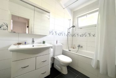 Doppeleinfamilienhaus oberhalb von Neuenburg