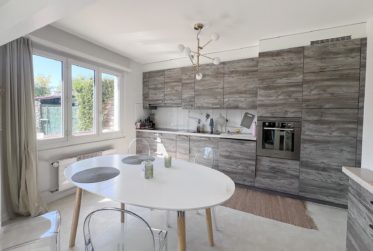 Doppeleinfamilienhaus oberhalb von Neuenburg