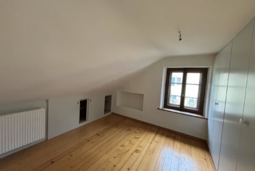 À LOUER – Appartement atypique de 2.5 pièces en duplex à Saint-Aubin