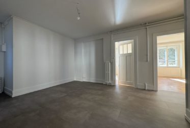 Superbe 4.5 pièces rénové avec parquet en chevrons – 1er loyer offert