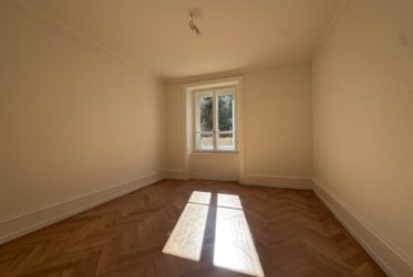 Superbe 4.5 pièces rénové avec parquet en chevrons – 1er loyer offert
