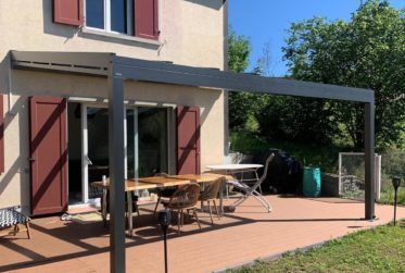 Doppeleinfamilienhaus oberhalb von Neuenburg