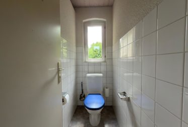 Zu vermieten: Geschäftslokal im 1. Obergeschoss mit Archivflächen im Untergeschoss und 2 Aussenparkplätzen