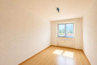 Helle 4-Zimmer-Wohnung mit Weitsicht und Einstellhallenplatz