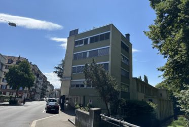 Zu vermieten: Geschäftslokal im 1. Obergeschoss mit Archivflächen im Untergeschoss und 2 Aussenparkplätzen