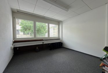 Zu vermieten: Geschäftslokal im 1. Obergeschoss mit Archivflächen im Untergeschoss und 2 Aussenparkplätzen