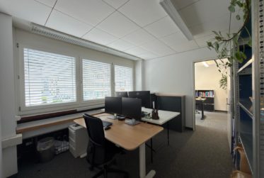 Zu vermieten: Geschäftslokal im 1. Obergeschoss mit Archivflächen im Untergeschoss und 2 Aussenparkplätzen
