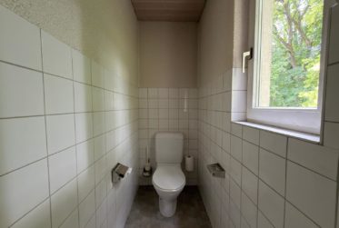 Zu vermieten: Geschäftslokal im 1. Obergeschoss mit Archivflächen im Untergeschoss und 2 Aussenparkplätzen