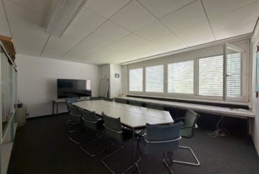 Zu vermieten: Geschäftslokal im 1. Obergeschoss mit Archivflächen im Untergeschoss und 2 Aussenparkplätzen