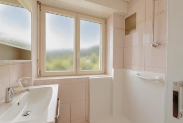 Helle 4-Zimmer-Wohnung mit Weitsicht und Einstellhallenplatz