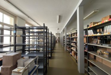 Zu vermieten: Geschäftslokal im 1. Obergeschoss mit Archivflächen im Untergeschoss und 2 Aussenparkplätzen