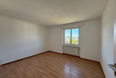 Appartement de 3.5 pièces entièrement rénové à Büetigen