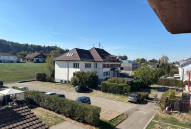 Appartement de 3.5 pièces entièrement rénové à Büetigen