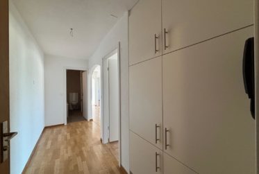 Appartement de 3.5 pièces entièrement rénové à Büetigen
