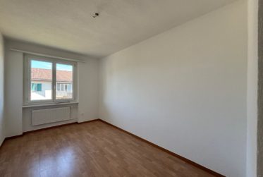 Appartement de 3.5 pièces entièrement rénové à Büetigen