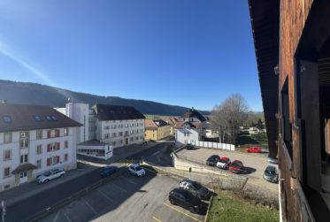 Premier loyer offert - grand appartement 4 pièces de 115 m² avec balcon – La Sagne