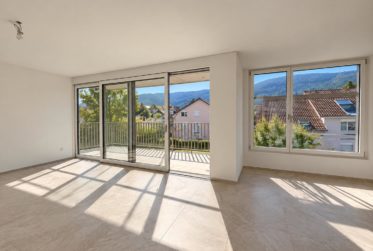 Neue grosszügige 5.5-Zimmer-Wohnung mit grossem Südost-Balkon